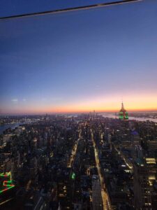 Der Blick von der Aussichtsplattform Summit One Vanderbilt im Sonnenuntergang