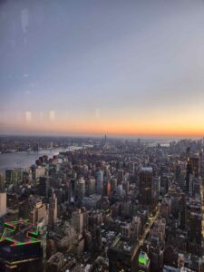 Die Manhattan Skyline im Sonnenuntergang