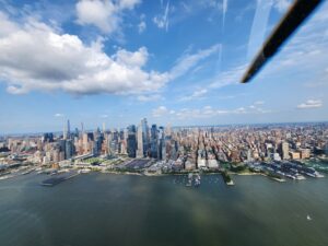 Helikopterflug über die Skyline Manhattans