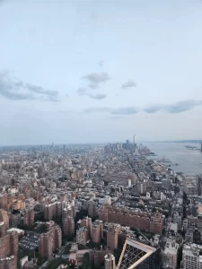 Die Aussicht von der Aussichtsplattform The Edge in New York auf Lower Manhattan