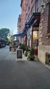 Shopping in den wunderschönen Straßen New Yorks