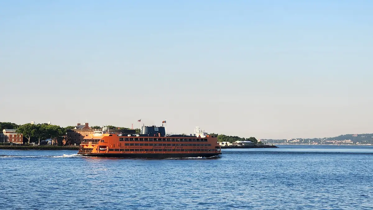 Die State Island Ferry ist kostenlos, da sie auch die Einwohner der Insel jeden Tag nach Manhattan transportiert