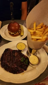 Au Cheval New York Burger und Steak Frites