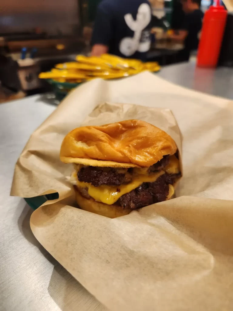 Lovelys old fashioned Burger in New York
